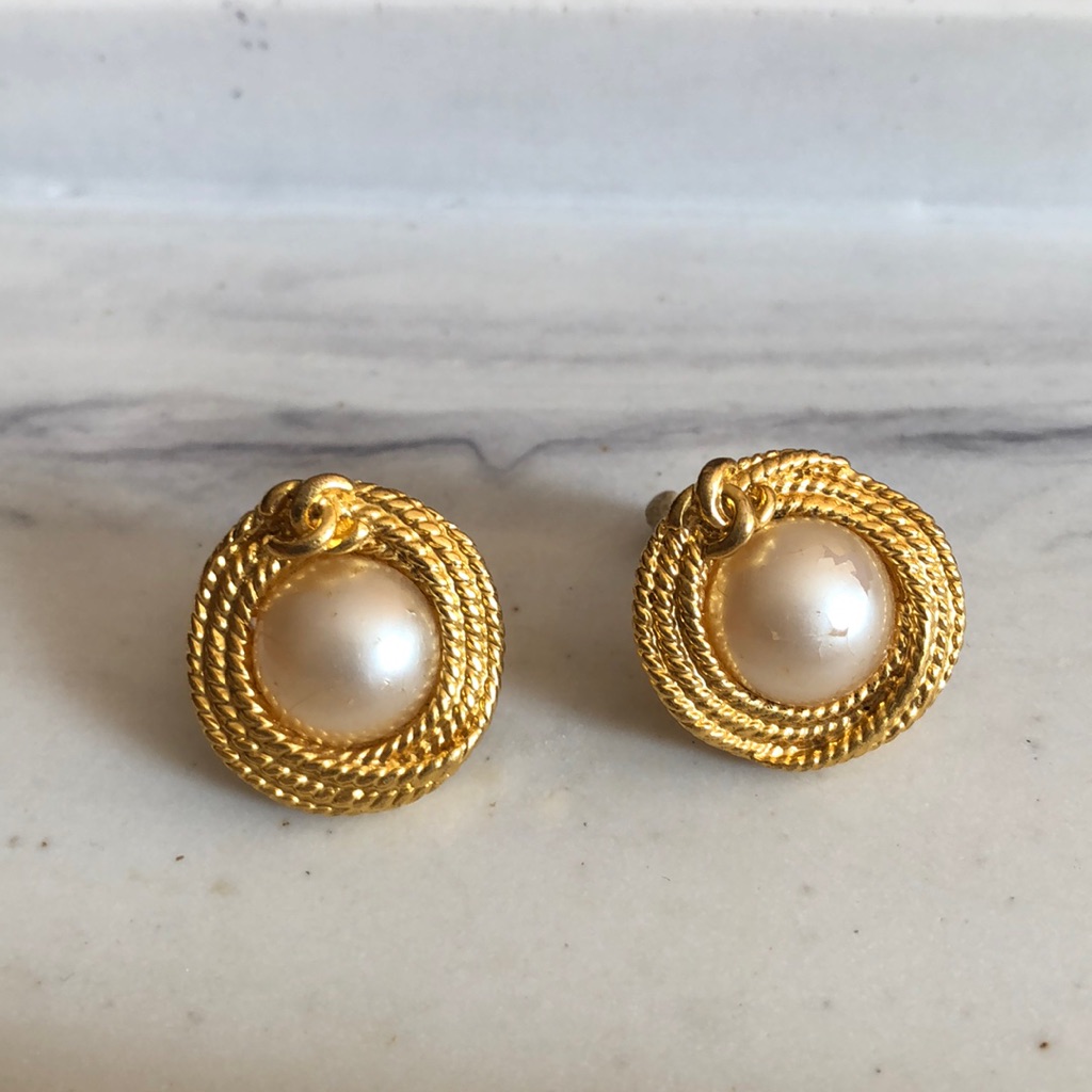 Authentic Vintage Chanel 1996 ClipOn Earrings Gold Rope Design With Faux Pearl